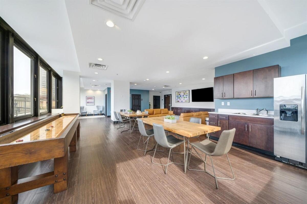 Modern Chic Heart Of Pittsburgh 24-7 Parking Gym Lounge Apartment Bagian luar foto