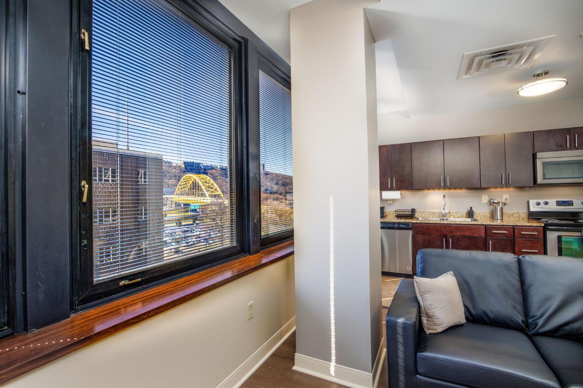Modern Chic Heart Of Pittsburgh 24-7 Parking Gym Lounge Apartment Bagian luar foto